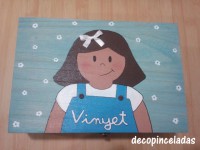 Joyero con niña pelo liso en azul (18,95€)